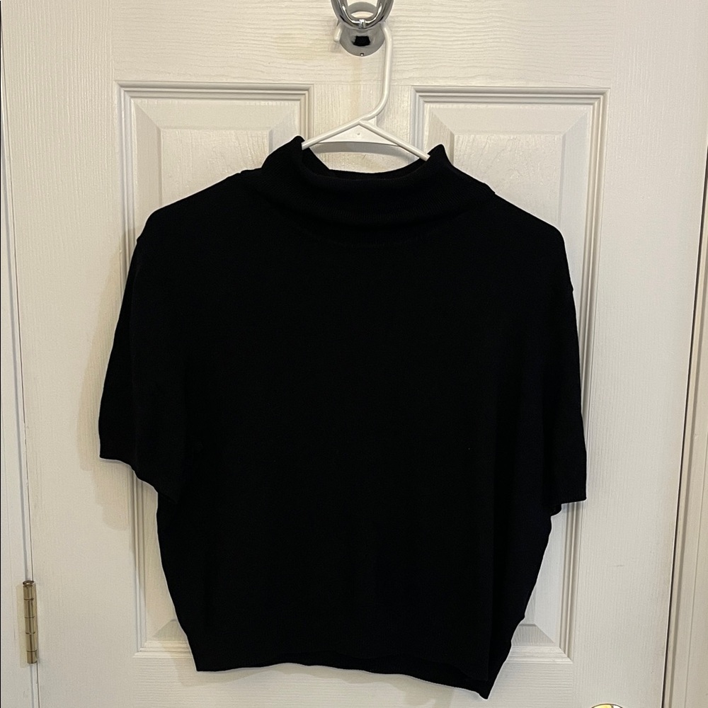 Light Weight Turtleneck Sweater Short Sleeve
